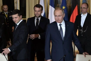 Ông Putin nói gì sau cuộc gặp ông Zelenskiy lần đầu tiên?