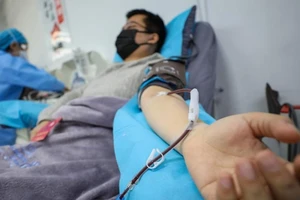 Bệnh nhân nhiễm COVID-19 đã hồi phục hiến huyết tương.