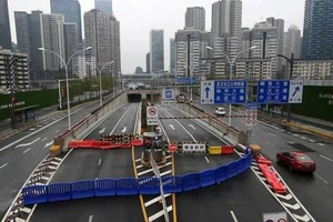 Đường hầm sông Dương Tử ở Vũ Hán bị phong tỏa hôm 25-1. Ảnh: REUTERS