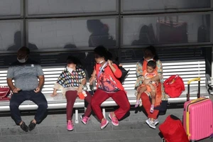 Du khách tại sân bay quốc tế Kingsford Smith (Úc). Ảnh: REUTERS