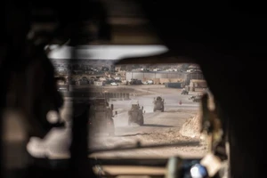 Xe quân sự Mỹ tại căn cứ không quân Al Asad ở Iraq hồi tháng 1. Ảnh: The New York Times