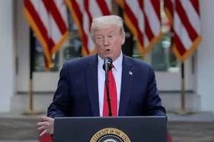 Tổng thống Trump phát biểu tại buổi họp báo ở Nhà Trắng hôm 27-4. Ảnh: REUTERS