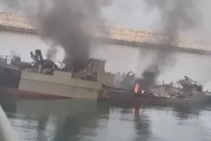 Tàu Konarak hư hỏng nặng sau khi trúng tên lửa trong một cuộc tập trận. 