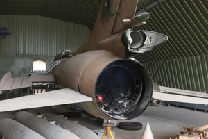 Lô vũ khí và đạn dược GNA tịch thu sau khi chiếm căn cứ không quân Al-Watayi từ lực lượng LNA. Ảnh: Anadolu