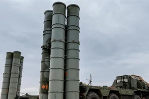 Hệ thống tên lửa S-400 có tầm bắn tối đa 400 km.