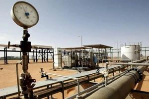 Mỏ dầu Sharara của Libya sản xuất hơn 300.000 thùng dầu thô mỗi ngày. 