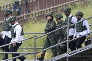 Nhà lãnh đạo Đài Loan Thái Anh Văn (giữa) tại cuộc tập trận quân sự Han Kuang ở Taichung hôm 16-7. 