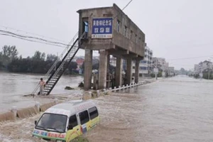 Lũ tại sông Chuhe, tỉnh An Huy, Trung Quốc.