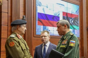 Nguyên soái Khalifa Haftar (trái) - chỉ huy Quân đội Quốc gia Libya (LNA) thăm Nga. 