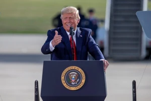 Ông Trump nói hôm nay sẽ ân xá một người 'rất quan trọng'