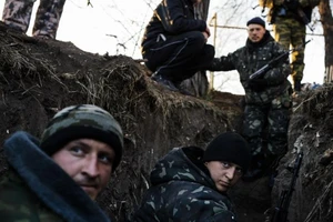 CH Donetsk lệnh tấn công vị trí quân đội Ukraine ở miền Đông