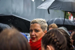 Nhân vật đối lập Belarus xé hộ chiếu ở biên giới với Ukraine