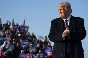 Ông Trump: Mỹ có siêu tên lửa khiến Nga-Trung phải ghen tị