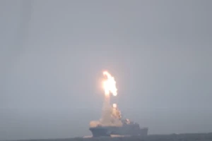 Video: Nga phóng tên lửa siêu thanh mừng sinh nhật ông Putin