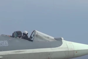 Báo Mỹ sốc cảnh phi công Nga lái Su-57 'phiên bản mui trần'