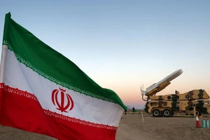 Mỹ dọa phá hủy tên lửa Iran nếu dính dáng tới Venezuela