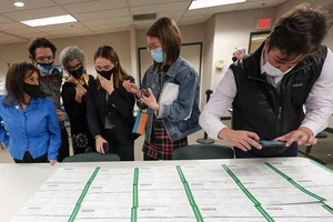 Tại sao kiểm phiếu bầu ở Mỹ năm nay lâu như vậy?