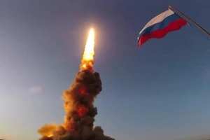 Xem tên lửa Nga bay 10.000 km/giờ diệt mục tiêu cách 450 km