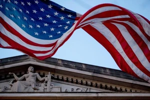 Mỹ điều tra đường dây hối lộ để được tổng thống ân xá