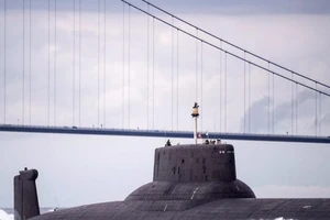 8 tàu chiến Anh theo dõi sát 9 tàu chiến Nga 