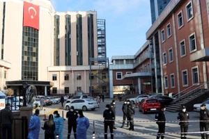 Cháy nổ bệnh viện, 10 bệnh nhân COVID-19 thiệt mạng