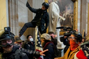 Rộ tin có nổi dậy tại 50 bang nếu ông Trump bị phế truất