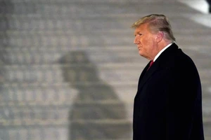 Nga: Khóa tài khoản Facebook ông Trump giống vụ nổ hạt nhân