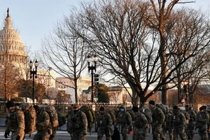 Nghị sĩ Dân chủ mặc áo giáp tới lễ nhậm chức của ông Biden