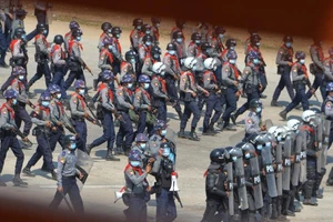 EU trừng phạt Nga vụ Navalny, quân đội Myanmar vụ chính biến