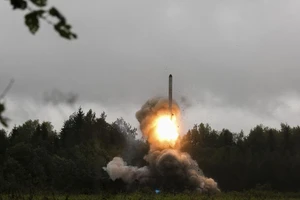 Tên lửa Nga nã vào Azerbaijan bị tên lửa Israel bắn rơi 