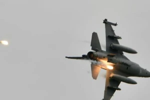 2 tiêm kích va chạm trên không, 1 người chết, 1 người mất tích