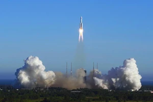 Mỹ nói về khả năng bắn hạ tên lửa đang rơi của Trung Quốc