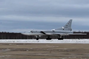 Video: Oanh tạc cơ hiện đại Tu-22M3 Nga lần đầu bay tới Syria