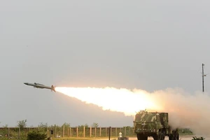 Trong khi chờ Nga giao S-400, Ấn Độ có gì để đối phó máy bay Trung Quốc?