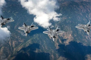 Vây quanh Trung Quốc là những phi đội máy bay Mỹ lớn nhất 