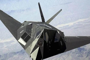 Vì sao tiêm kích tàng hình đầu tiên thế giới của Mỹ bất ngờ trở lại sau 13 năm?