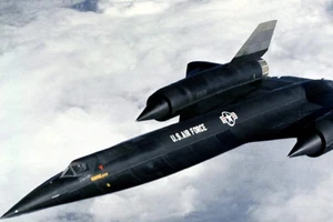 Vì sao phải kết hôn mới được lái máy bay tuyệt mật nhanh nhất của CIA?