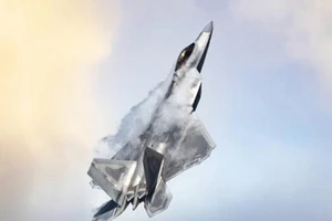 Lý do gì Mỹ muốn cho 33 'chim ăn thịt' F-22 Raptor về hưu?