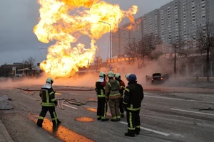 Ukraine tuyên bố bắn hạ 10/10 tên lửa siêu thanh Kinzhal, Nga nói gì về vụ tấn công?