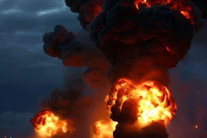 Bị Mỹ cấm phóng tên lửa ATACMS sang Nga, Ukraine dùng vũ khí 'cây nhà lá vườn'