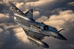Tiêm kích Mirage 2000 Pháp gửi cho Ukraine có thể chống lại Su-35 và S-400 của Nga?