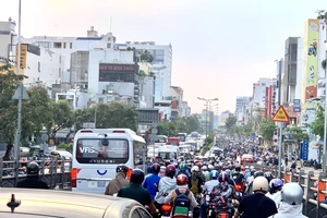 Cửa ngõ Tân Sơn Nhất ùn ứ triền miên, các dự án giải cứu hiện ra sao?