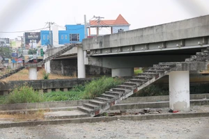 Đẩy nhanh tốc độ thi công cầu Tân Kỳ Tân Quý sau 4 năm 'đứng hình'