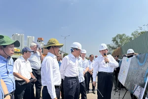 Bí thư Thành ủy TP.HCM Nguyễn Văn Nên kiểm tra các dự án giao thông trọng điểm