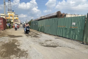 Vết nứt đường do thi công cầu Bà Hom đã được khắc phục 