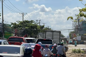 Giao thông cửa ngõ phía Đông TP.HCM vẫn ùn ứ 