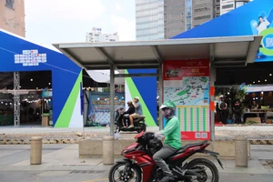 Đề xuất tháo dỡ 4 nhà chờ xe buýt trên đường Nguyễn Huệ, TP.HCM