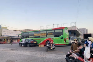 Xử phạt 7,5 triệu đồng một nhà xe hoạt động trong khu dân cư ở quận Bình Tân