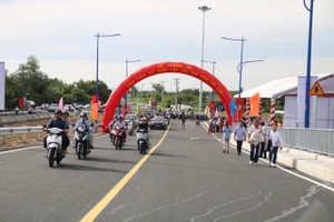 Thông xe cầu dài nhất, kết nối bờ Đông và bờ Tây huyện Nhà Bè