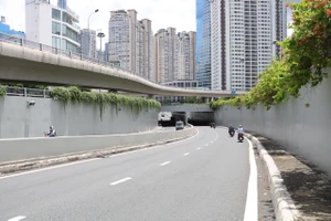 Ngắm diện mạo mới của hàng loạt cây cầu, hầm chui ở TP.HCM sau chỉnh trang